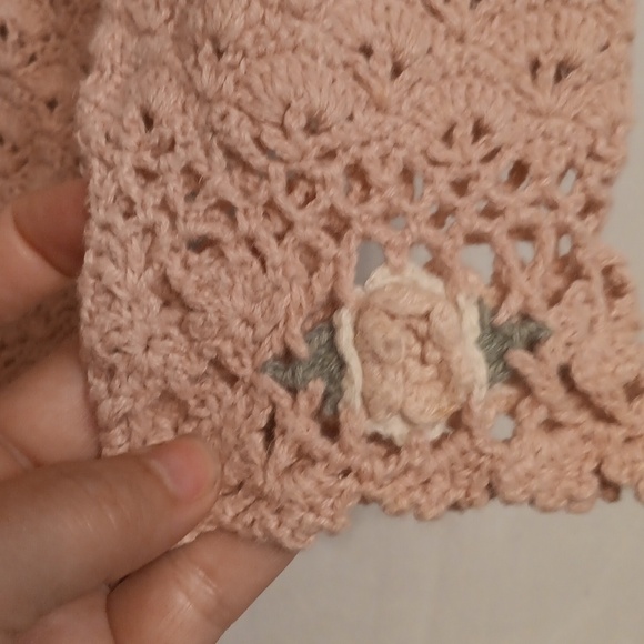 Colleen's Collectibles Elegant Crochet Floral Knitted By Hand Size Medium - Picture 4 of 11